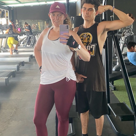 Meet your Posher, Courtney - Picture 4 of 5